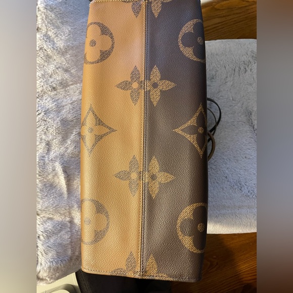 Authentic Louis Vuitton OnTheGo Reverse Canvas
Monogram GM - Picture 13 of 17